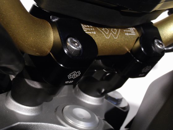 GSX 1250 (2011 - 2015) handlebar risers | GILLES TOOLING